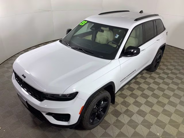 2023 Bright White Clearcoat Jeep Grand Cherokee Limited 4X4 SUV