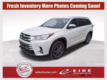 2017 Blizzard Pearl Toyota Highlander XLE AWD SUV