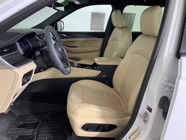 2023 Bright White Clearcoat Jeep Grand Cherokee Limited 4X4 SUV