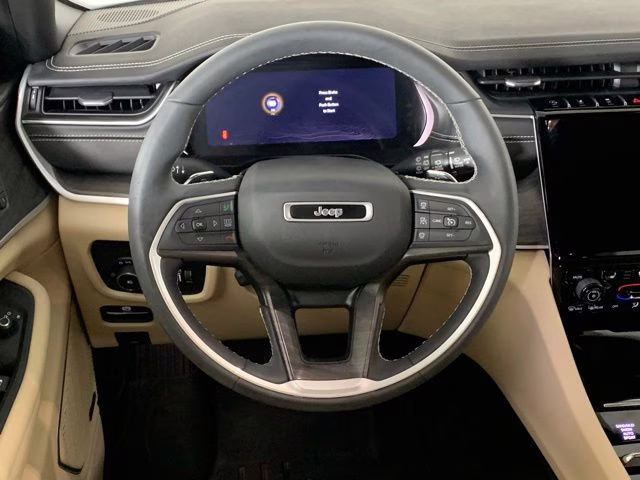 2023 Bright White Clearcoat Jeep Grand Cherokee Limited 4X4 SUV