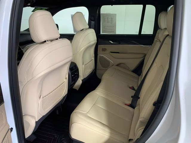 2023 Bright White Clearcoat Jeep Grand Cherokee Limited 4X4 SUV