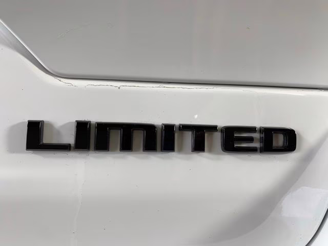 2023 Bright White Clearcoat Jeep Grand Cherokee Limited 4X4 SUV