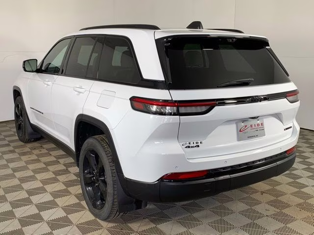 2023 Bright White Clearcoat Jeep Grand Cherokee Limited 4X4 SUV