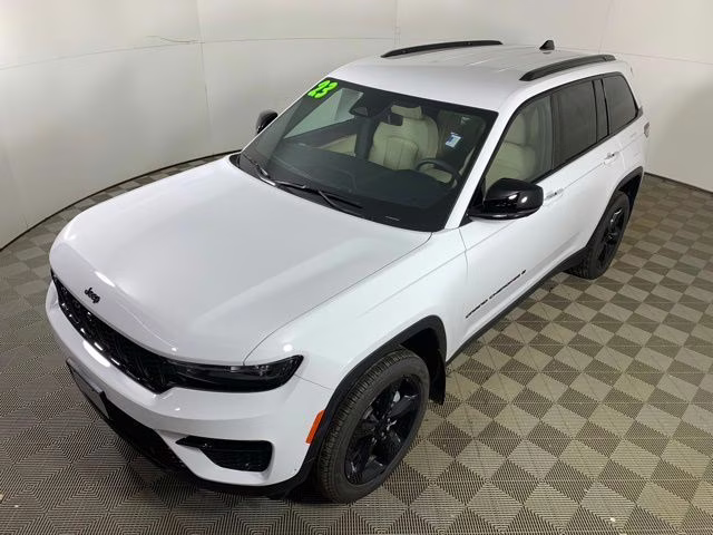 2023 Bright White Clearcoat Jeep Grand Cherokee Limited 4X4 SUV