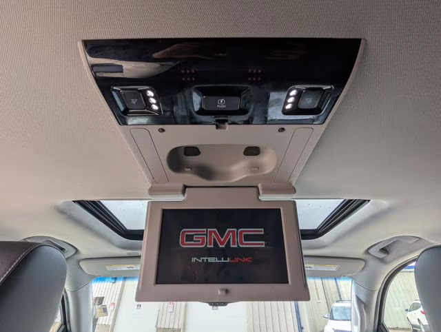 2018 Summit White GMC Yukon XL SLT 4X4 SUV
