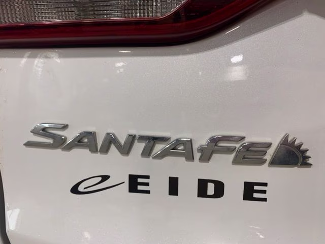 2018 Pearl White Hyundai Santa Fe Sport 2.4 Base AWD SUV