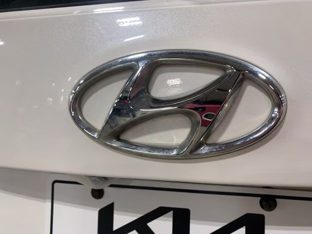 2018 Pearl White Hyundai Santa Fe Sport 2.4 Base AWD SUV