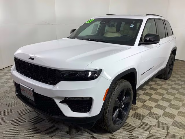 2023 Bright White Clearcoat Jeep Grand Cherokee Limited 4X4 SUV
