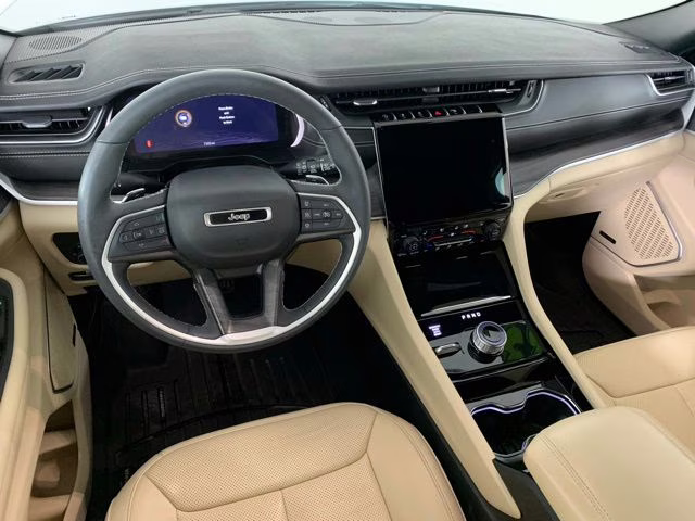 2023 Bright White Clearcoat Jeep Grand Cherokee Limited 4X4 SUV