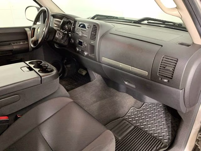 2009 Silver Birch Metallic Chevrolet Silverado 2500HD LT 4X4 Truck