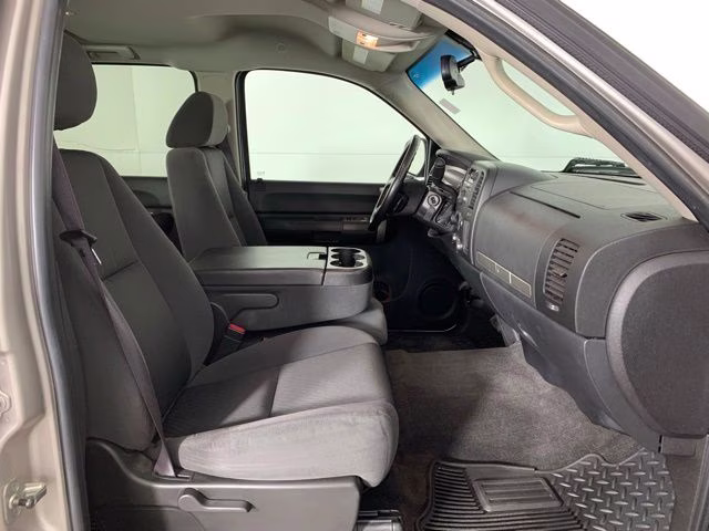 2009 Silver Birch Metallic Chevrolet Silverado 2500HD LT 4X4 Truck