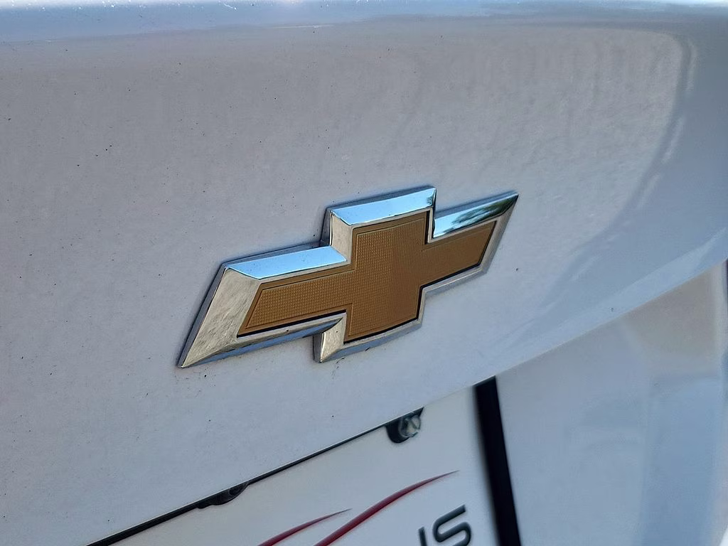 2023 Summit White Chevrolet Malibu LT FWD Sedan
