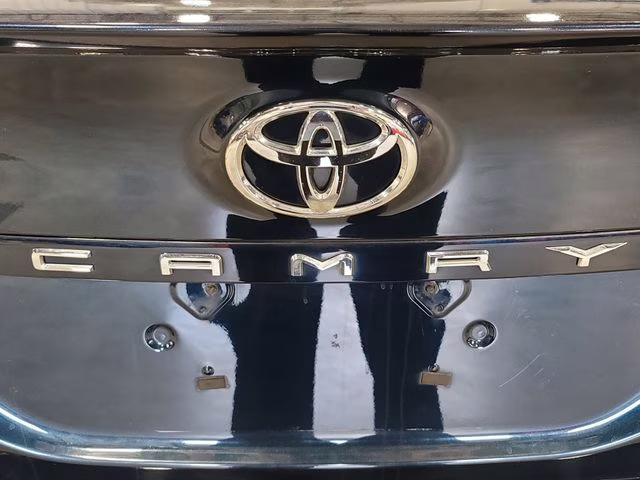 2018 Galactic Aqua Mica Toyota Camry SE FWD Sedan