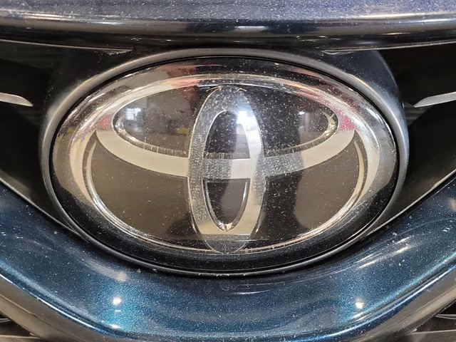 2018 Galactic Aqua Mica Toyota Camry SE FWD Sedan