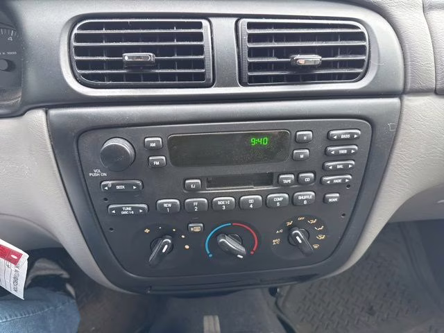 2000 White Ford Taurus SES FWD Sedan