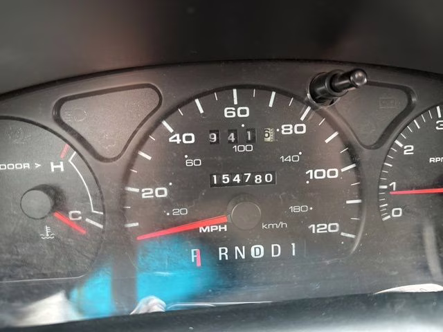 2000 White Ford Taurus SES FWD Sedan