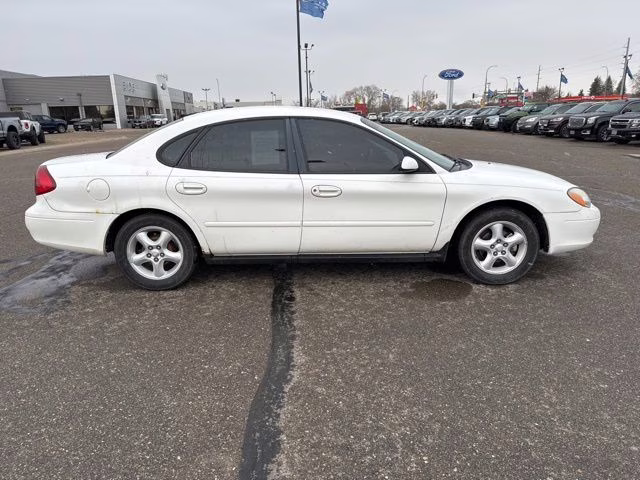 2000 White Ford Taurus SES FWD Sedan