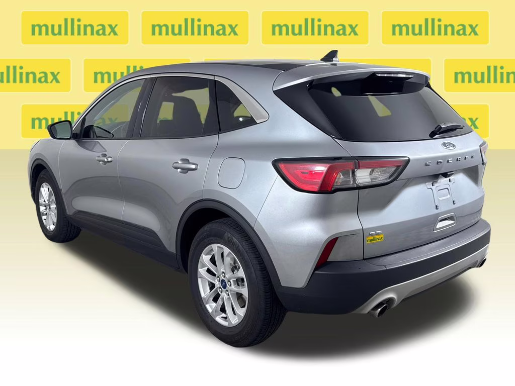 2022 Silver Metallic Ford Escape SE FWD SUV