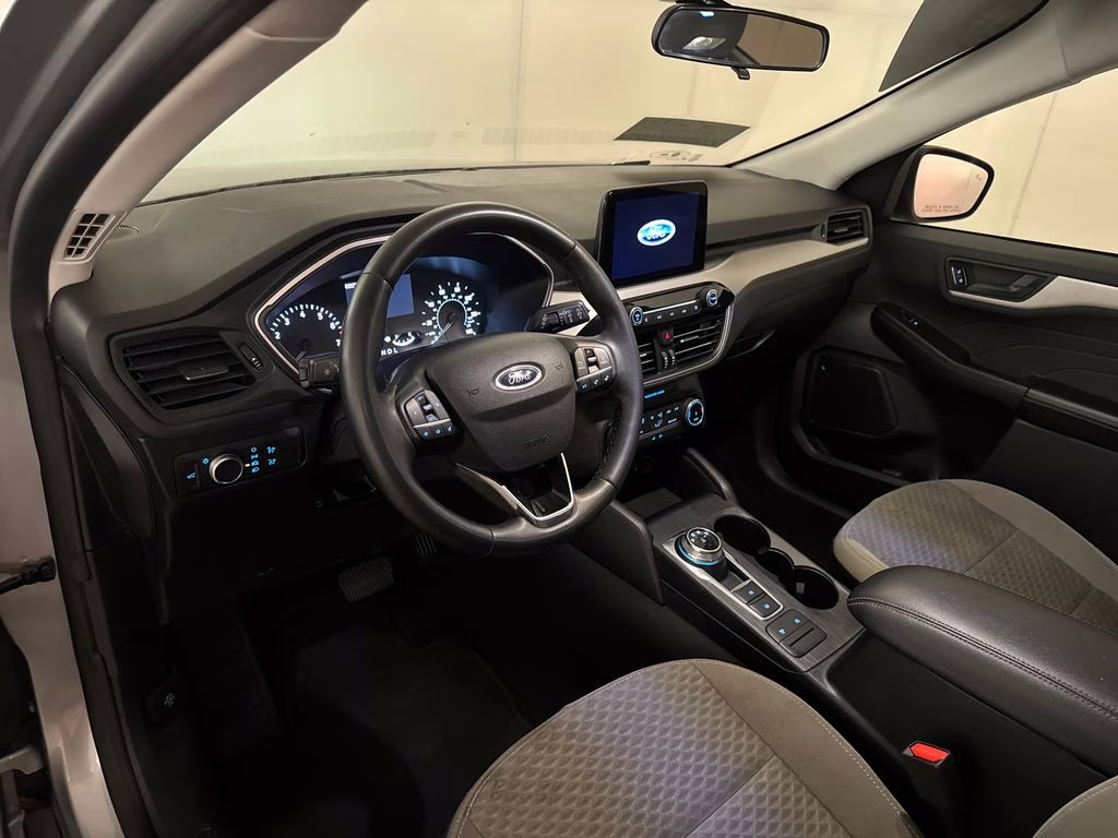 2022 Silver Metallic Ford Escape SE FWD SUV