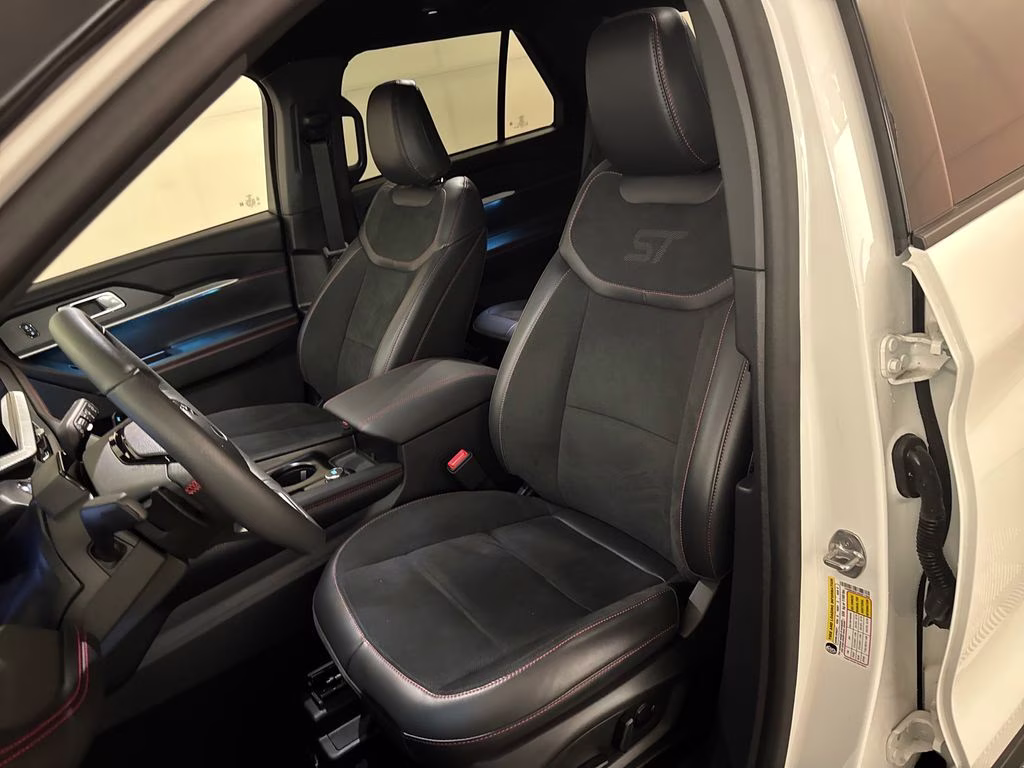 2025 Star White Metallic Tri-Coat Ford Explorer ST 4X4 SUV