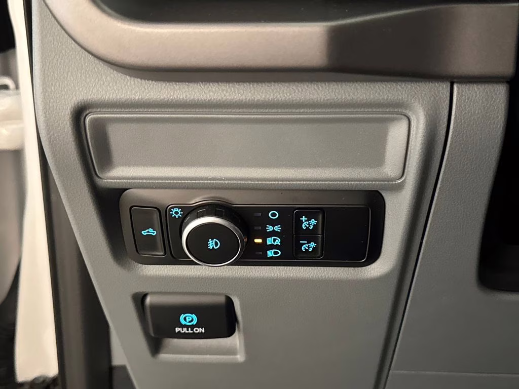 2024 Oxford White Ford F-150 XLT 4X4 Truck