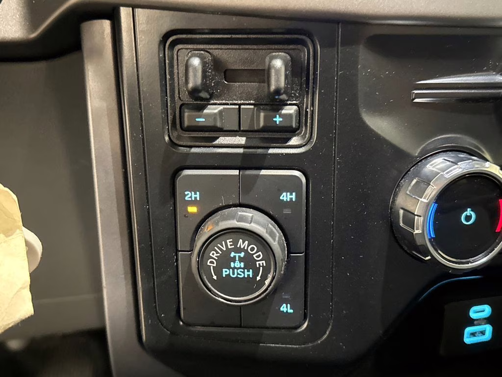 2024 Oxford White Ford F-150 XLT 4X4 Truck