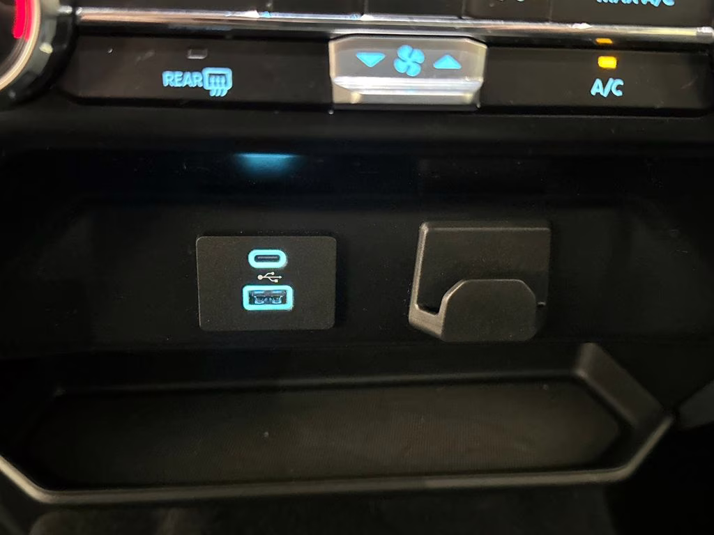 2024 Oxford White Ford F-150 XLT 4X4 Truck