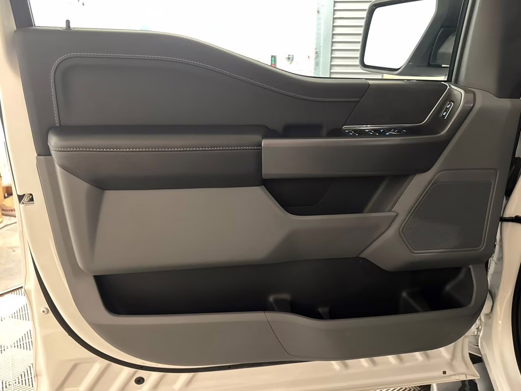 2025 Oxford White Ford F-150 XLT 4X4 Truck