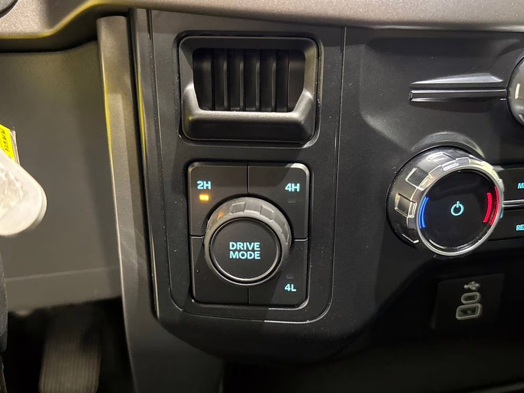 2025 Oxford White Ford F-150 XLT 4X4 Truck