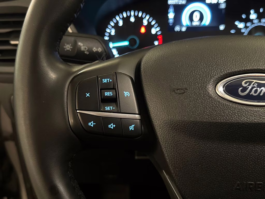 2022 Silver Metallic Ford Escape SE FWD SUV