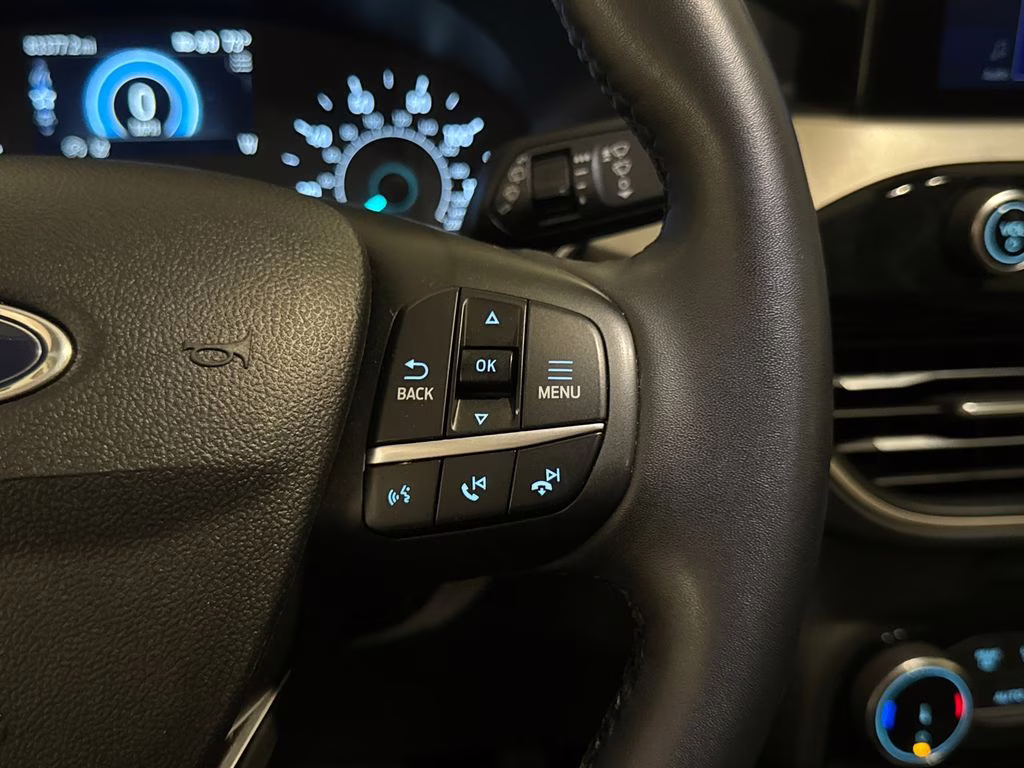 2022 Silver Metallic Ford Escape SE FWD SUV