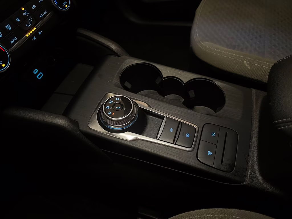 2022 Silver Metallic Ford Escape SE FWD SUV
