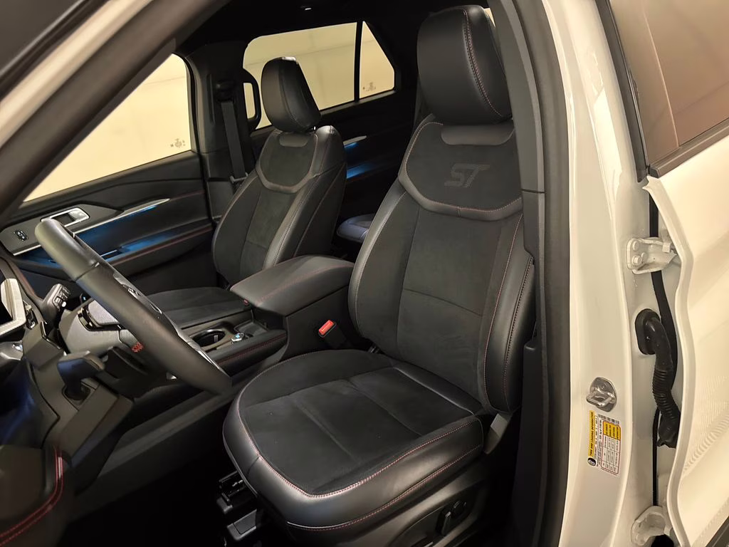 2025 Star White Metallic Tri-Coat Ford Explorer ST 4X4 SUV