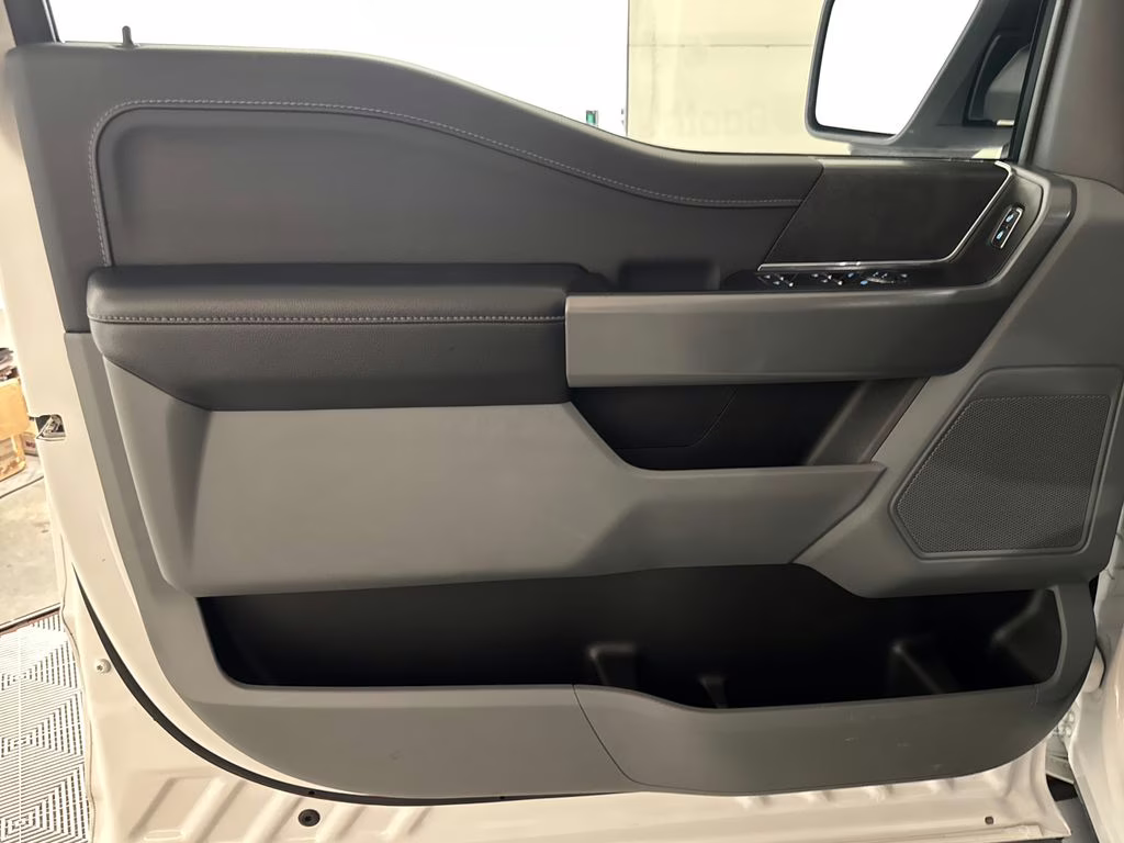 2024 Oxford White Ford F-150 XLT 4X4 Truck