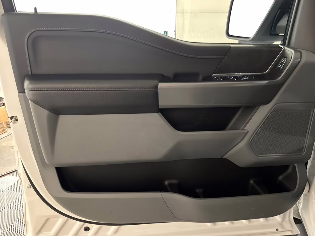 2024 Oxford White Ford F-150 XLT 4X4 Truck