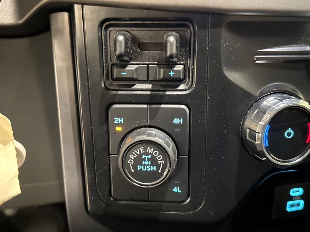 2024 Oxford White Ford F-150 XLT 4X4 Truck