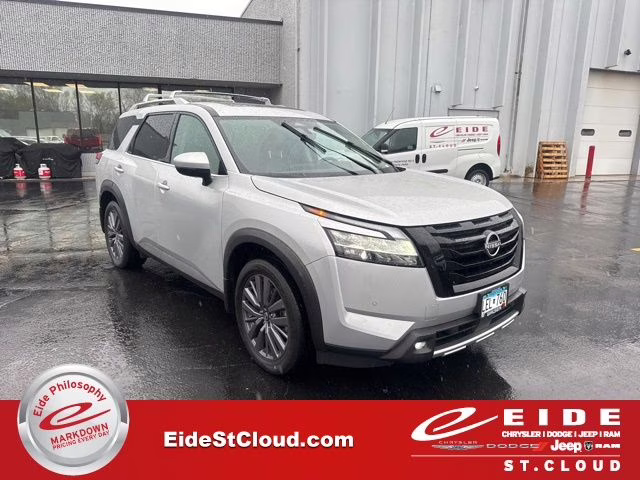 2023 Brilliant Silver Metallic Nissan Pathfinder SL 4X4 SUV