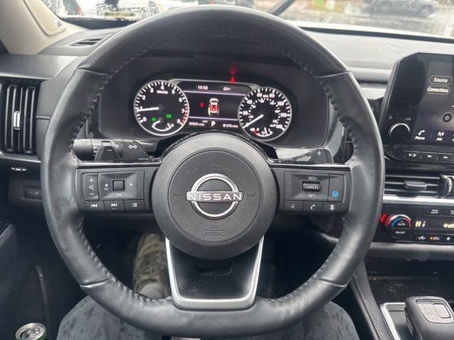 2023 Brilliant Silver Metallic Nissan Pathfinder SL 4X4 SUV