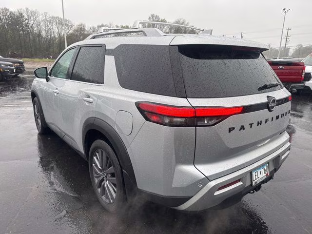 2023 Brilliant Silver Metallic Nissan Pathfinder SL 4X4 SUV