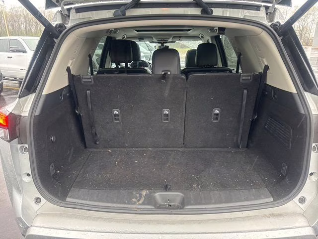 2023 Brilliant Silver Metallic Nissan Pathfinder SL 4X4 SUV