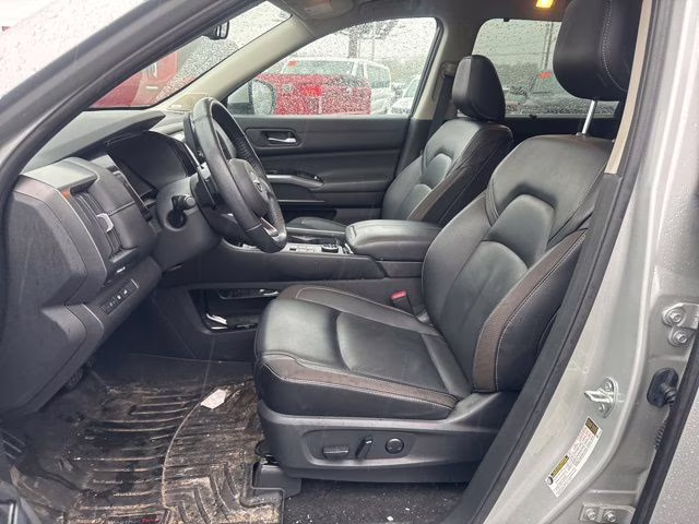 2023 Brilliant Silver Metallic Nissan Pathfinder SL 4X4 SUV