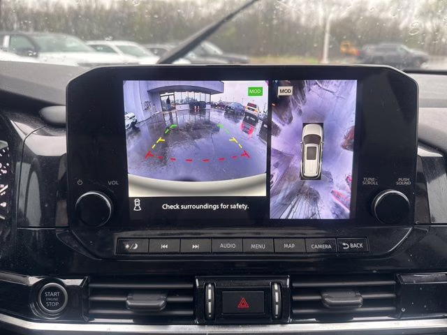 2023 Brilliant Silver Metallic Nissan Pathfinder SL 4X4 SUV