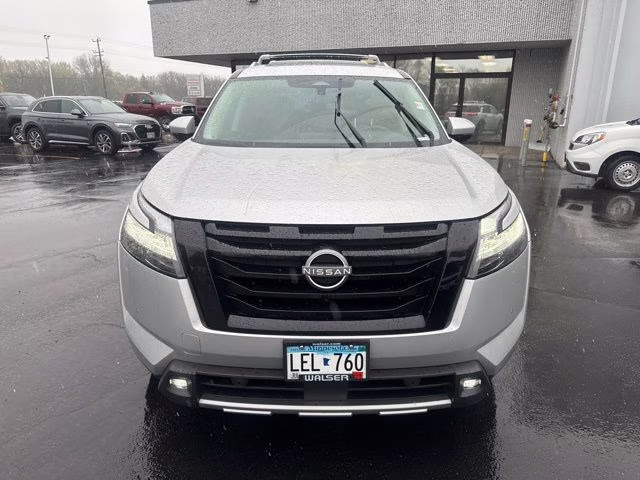 2023 Brilliant Silver Metallic Nissan Pathfinder SL 4X4 SUV