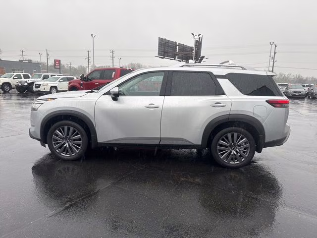 2023 Brilliant Silver Metallic Nissan Pathfinder SL 4X4 SUV