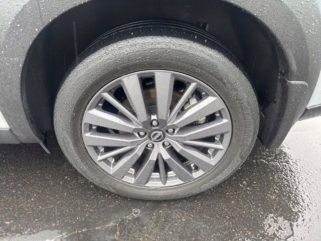 2023 Brilliant Silver Metallic Nissan Pathfinder SL 4X4 SUV