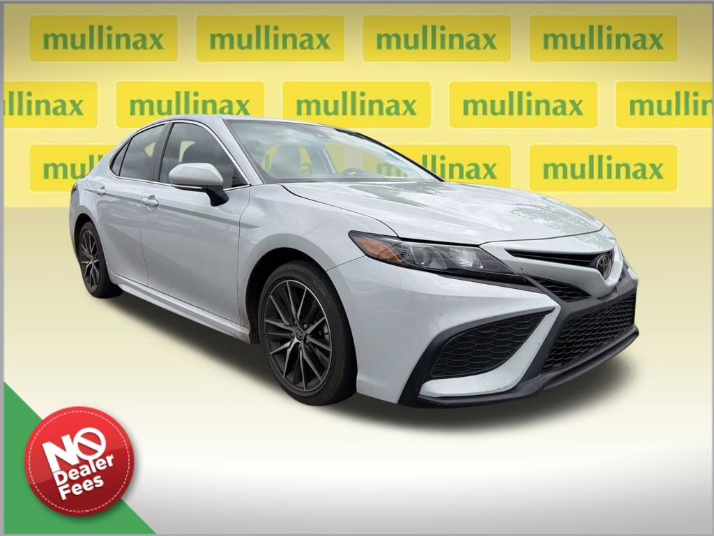 2024 White Toyota Camry SE FWD Sedan