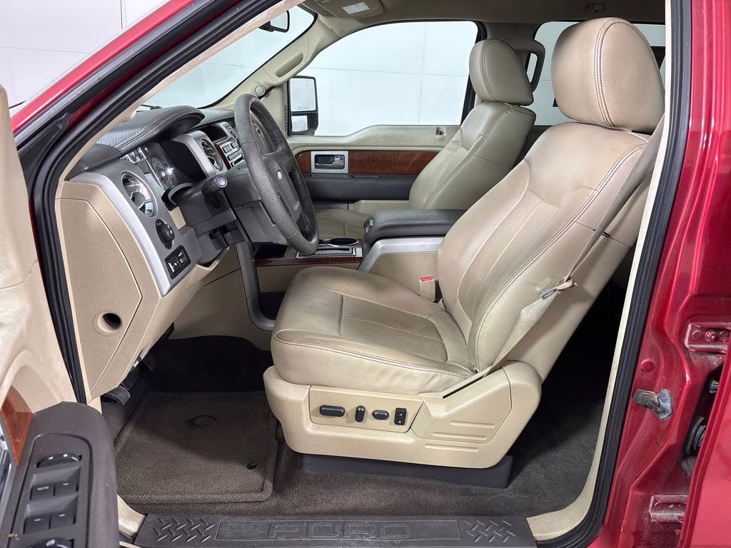2009 Razor Red Metallic w/Tinted Clearcoat Ford F-150 XLT RWD Truck