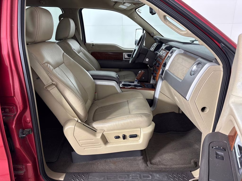 2009 Razor Red Metallic w/Tinted Clearcoat Ford F-150 XLT RWD Truck