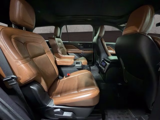 2022 Infinite Black Metallic Clearcoat Lincoln Aviator Reserve AWD SUV