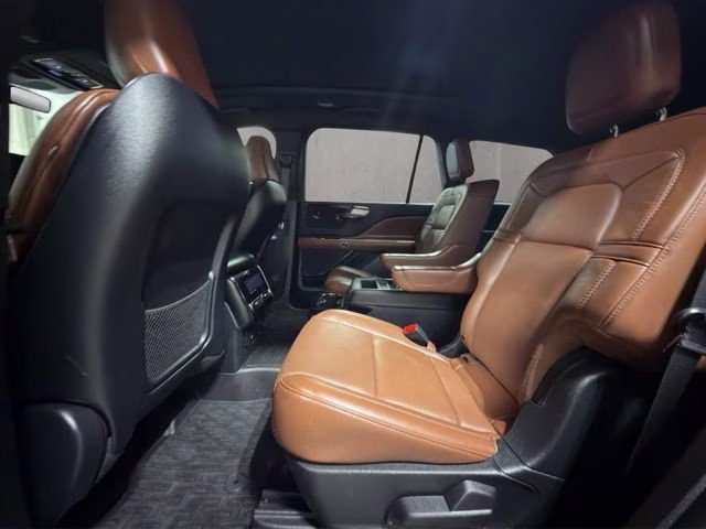 2022 Infinite Black Metallic Clearcoat Lincoln Aviator Reserve AWD SUV